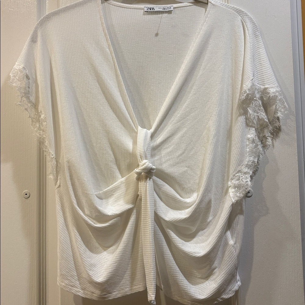 ZARA WHITE BLOUSE CROPPED WITH LACE ON CAP SLEEVES TIE IN CENTER SIZE LARGE